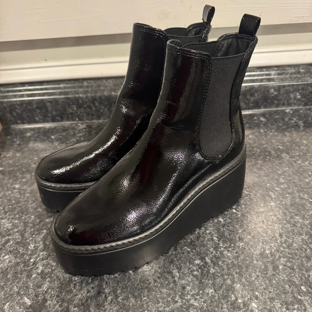 Nine West Chunky Platform Chelsea Boots Slip On Patent Leather Womens 9